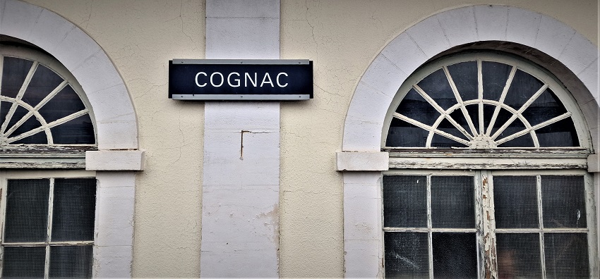 Järnvägsstationen Cognac Cognac vinet som blev destillat